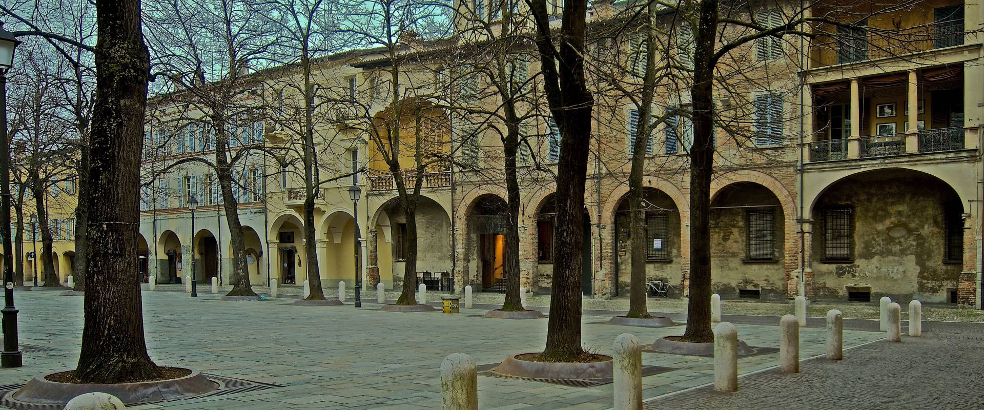 Piazza Fontanesi photo by Caba2011